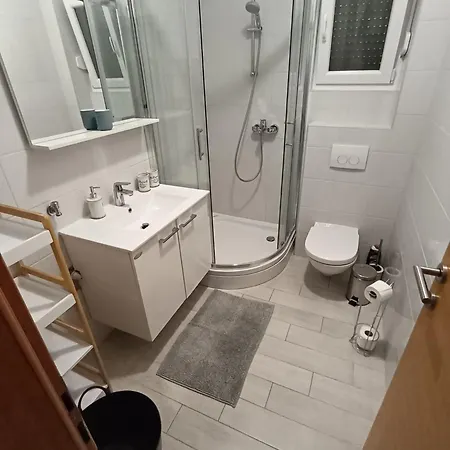 La Apartment *